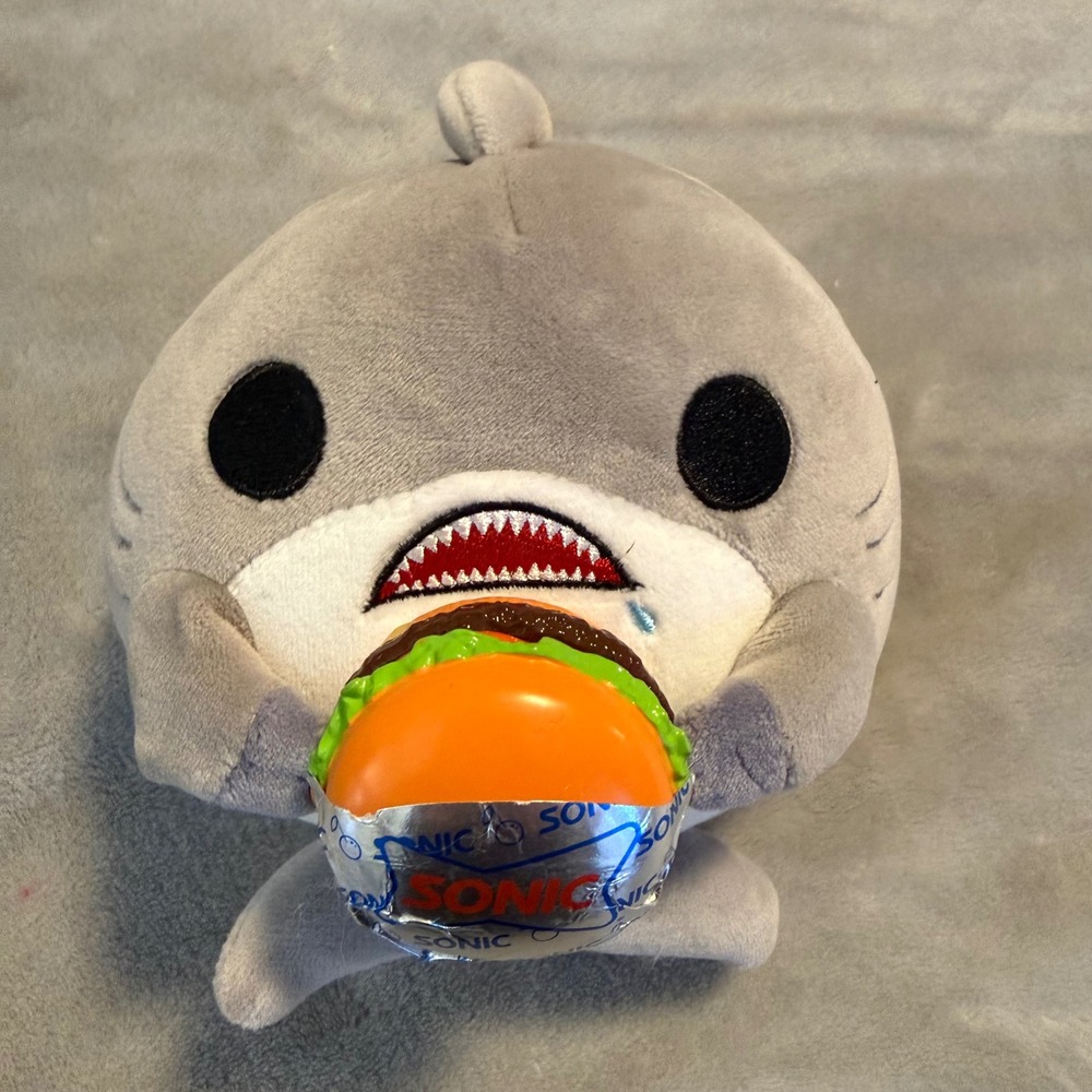 Sonic Drive-In William Shark Plush 2024 Zuru Kids Meal Toy Holding‎ Cheeseburger